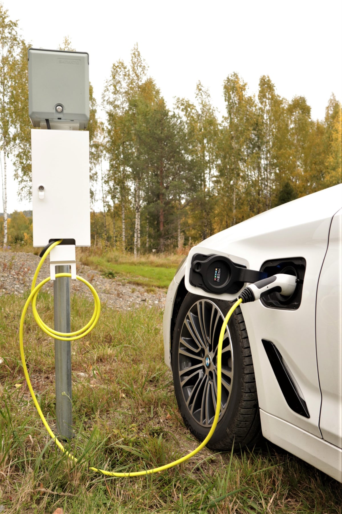 Hybrid Charge Box lämmitystolpassa